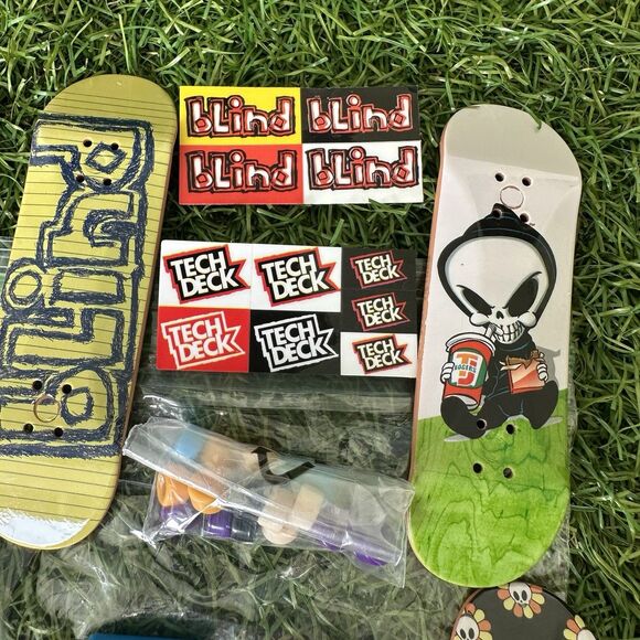 Vintage Y2K Tech Deck Blind Toy Skateboard Lot Of 5 Skeletons Wheels Tool Screws - Picture 3 of 12